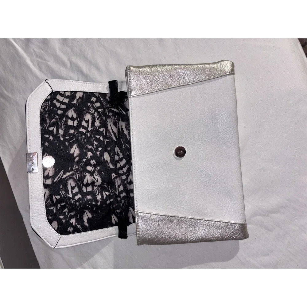 ColorBlock Jessica Simpson‎ Clutch Bag Fold Over Black Silver Snap Closure Chic
